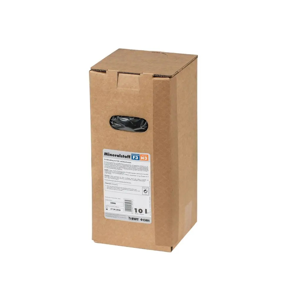 Braune Kartonbox mit schwarzem Innenbeutel, beschriftet mit Produktinformationen zum Mineralstoff von BWT, 10 Liter Inhalt.